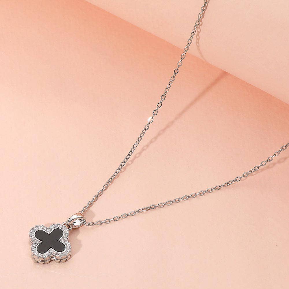 Reversible quatrefoil pendant necklace fashion accessory