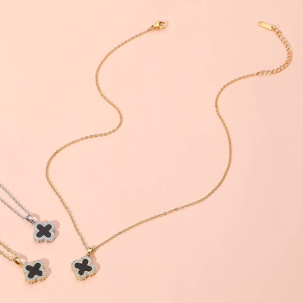 Reversible quatrefoil pendant necklace fashion accessory