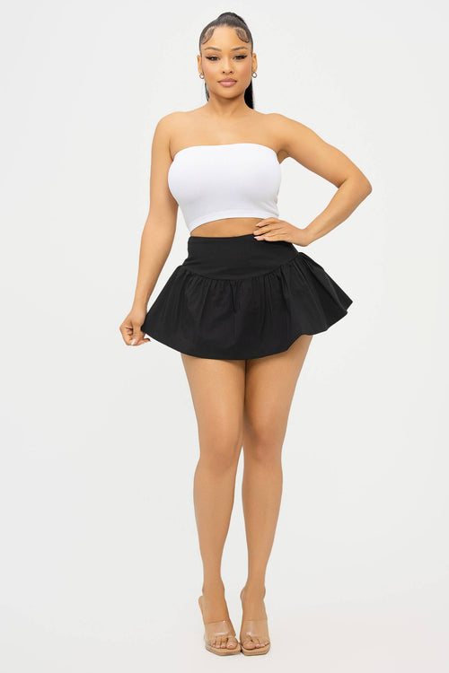 Poplin mini skort women styled with a white crop top, featuring a chic black mini skort for a fashionable look.
